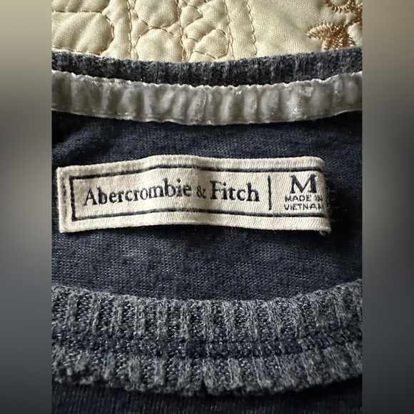 Abercrombie & Fitch LOT of 3 items - Picture 4 of 15